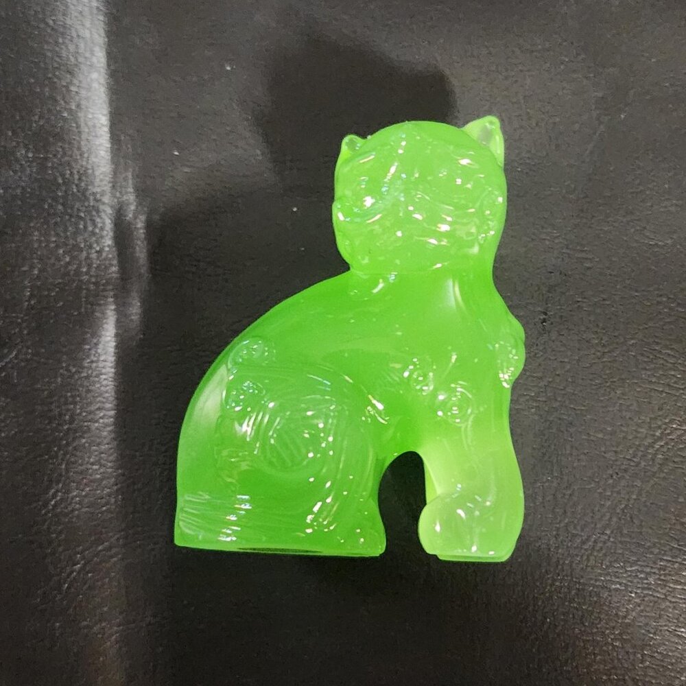 Vintage Franklin Mint Jadeite  Glass Cat Figurine - 1986